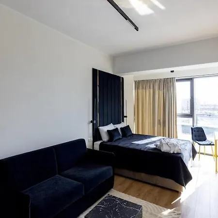 In With Pool And Terrace 아파트 슈체친