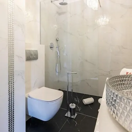 In With Pool And Terrace 아파트