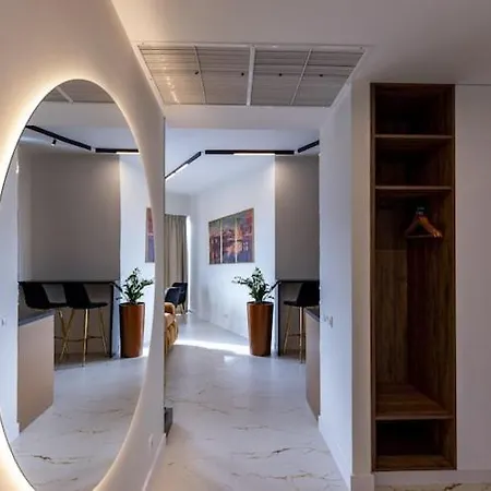 In With Pool And Terrace 아파트 슈체친