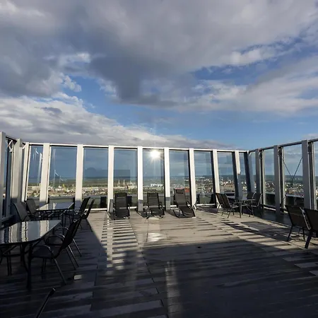 아파트 In With Pool And Terrace