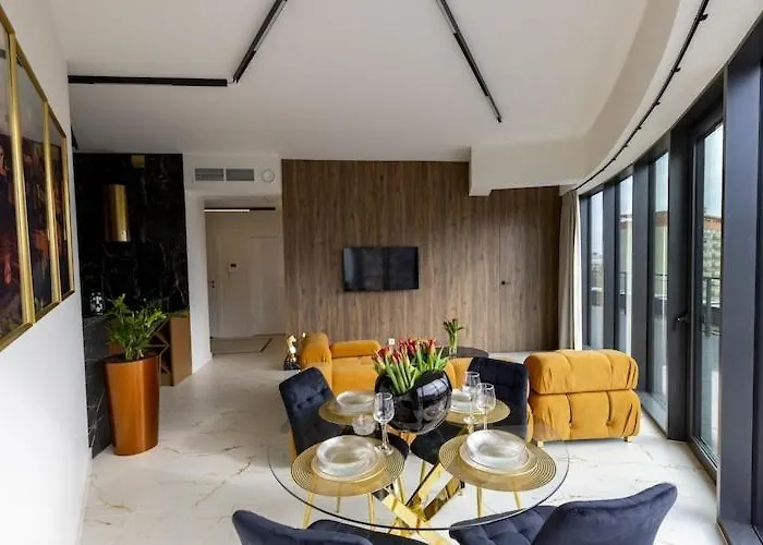 In With Pool And Terrace