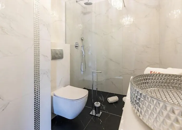 In With Pool And Terrace 아파트